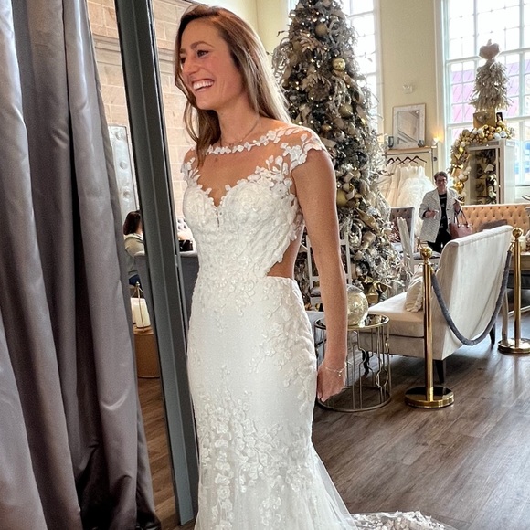 One of a Kind Open-back Wedding Dress!! - Picture 7 of 9